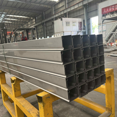 Adquisición de bandejas de cables autoblocantes