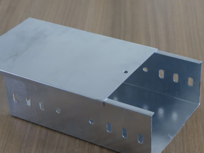 Bandeja de cable ranurado